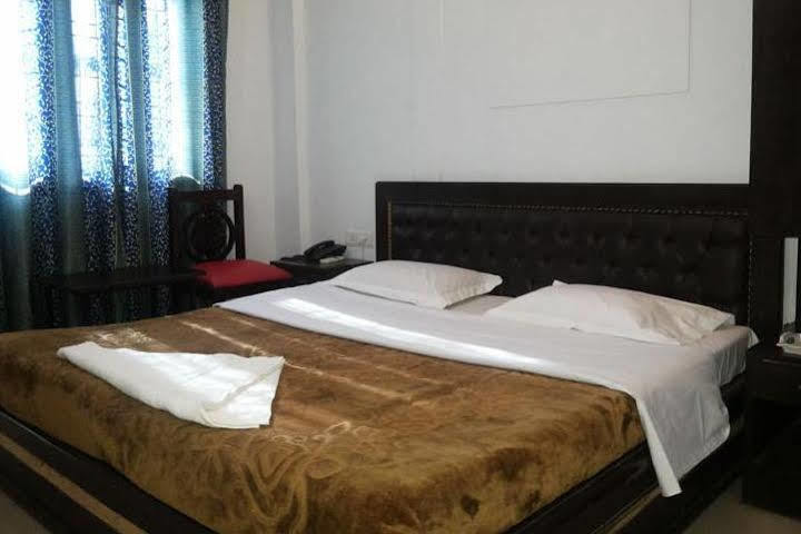 Oyo 26602 Hotel Shubham デヘラードゥーン エクステリア 写真